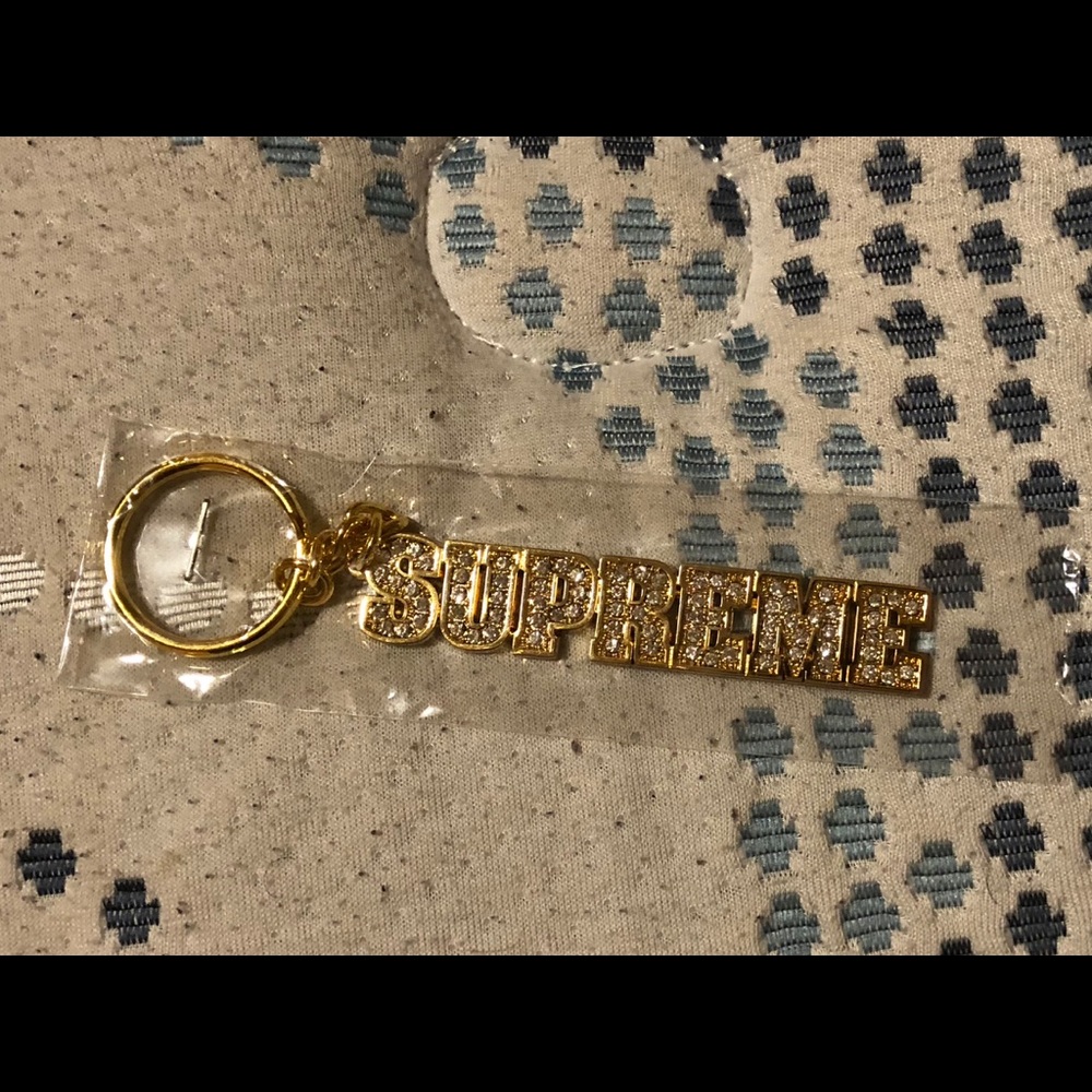 Supreme box logo keychain